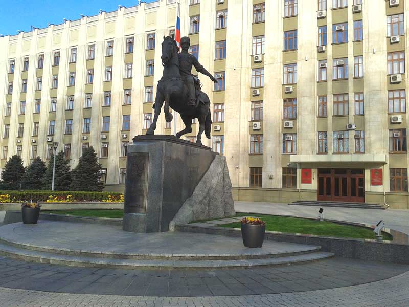 Памятник "Казакам - основателям земли Кубанской". Город Краснодар, Краснодарский край.